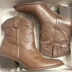 Carlos by Carlos Santana Brown Swirl Heeled Boots